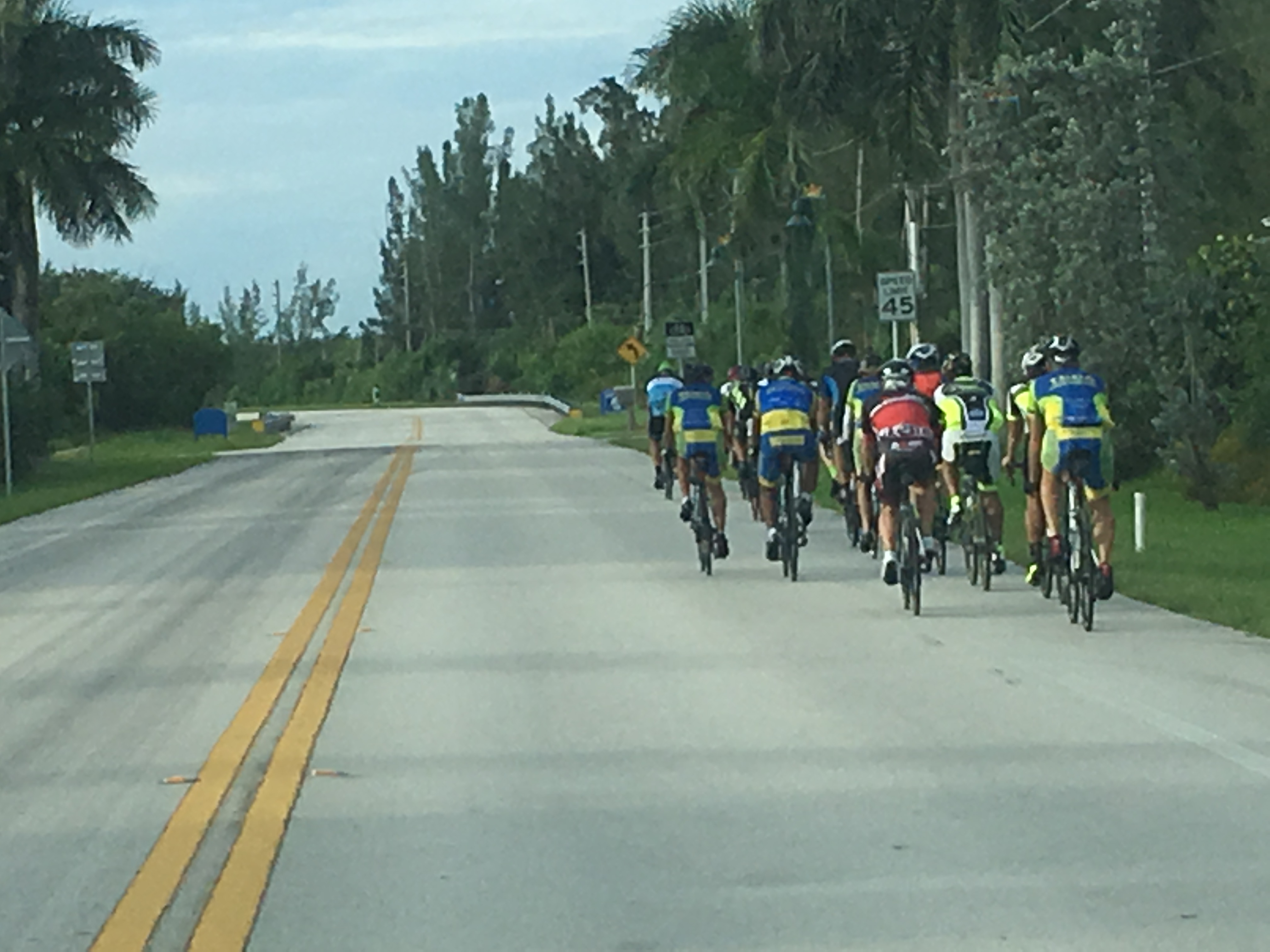 Saturday and Sunday mornings seem to have the least motor traffic on A1A.